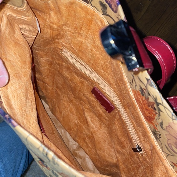 Brand new never used DOSHI VEGAN purse/backpack with straps. - Picture 4 of 4